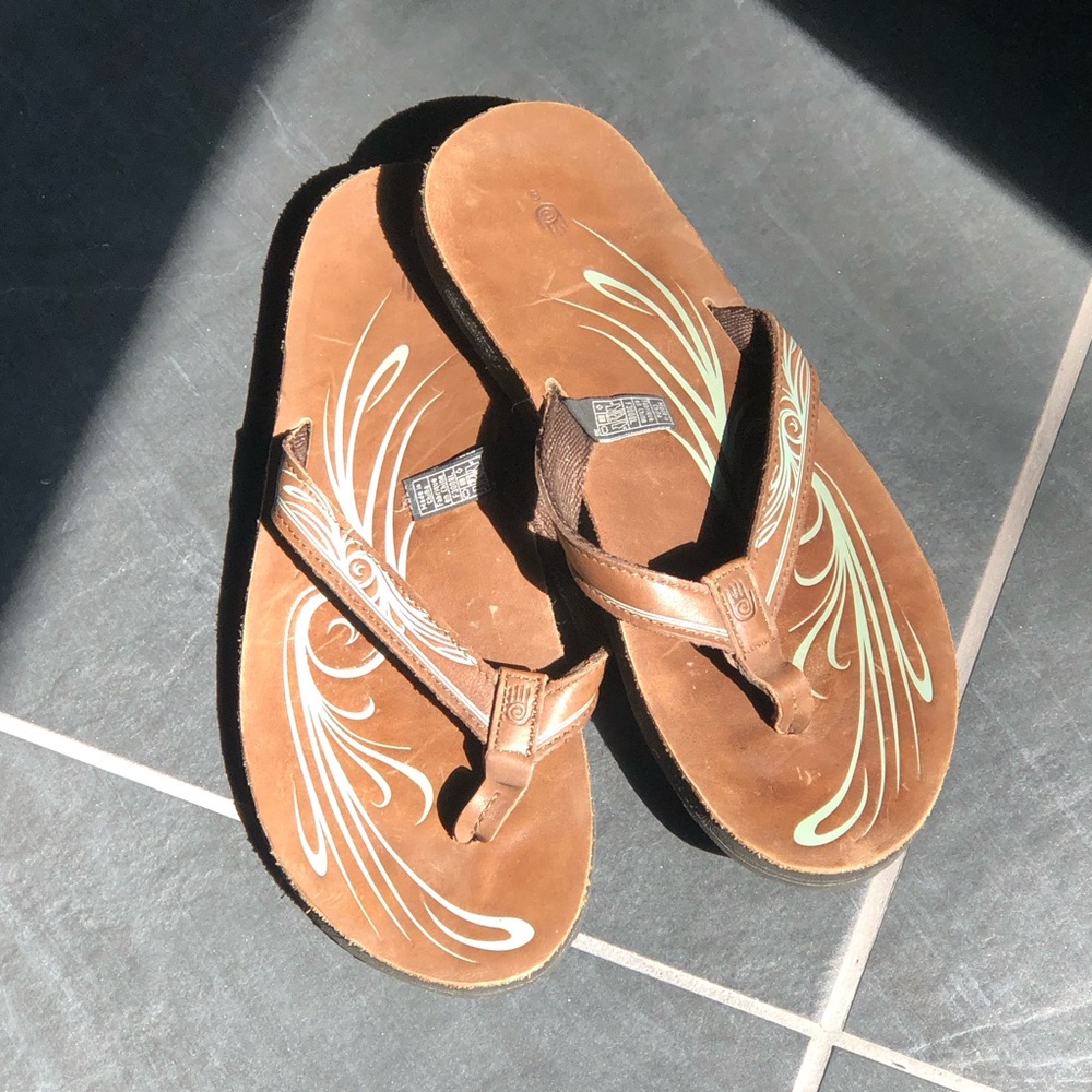 TEVA Leather-like Flip Flops Size 9